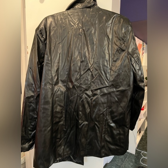 Pretty Little Thing Faux Leather Jacket - Picture 2 of 3